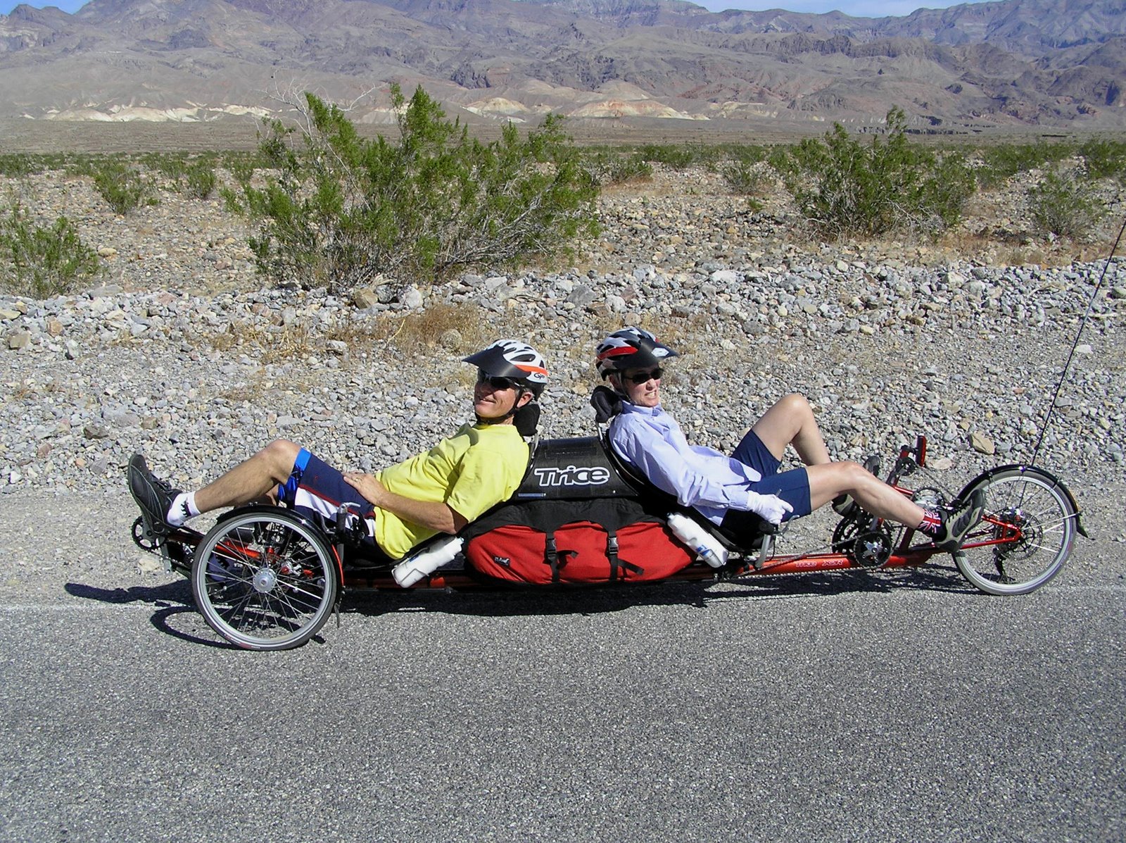 Back-to-back recumbent tandem trike