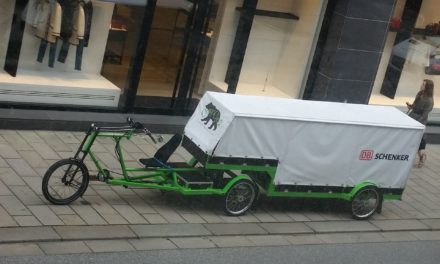 Das Nanuk: Recumbent semi-truck from Hamburg