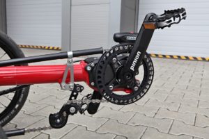 Pinion gearbox and its chain tensioner