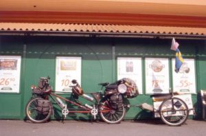 Collecting bottles as a way to earn money in Sweden