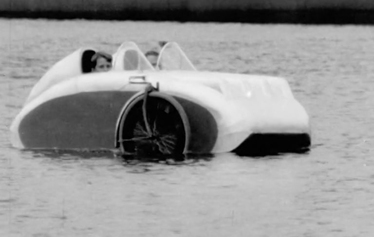 Amphibian velomobile with two-seats from Finland