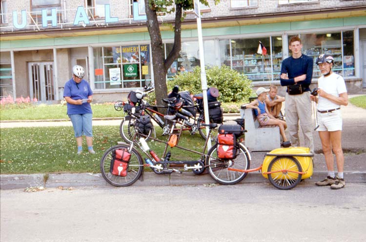 A retired couple from Netherlands with their tandem and a Rohloff hub I have seen for the first time as well