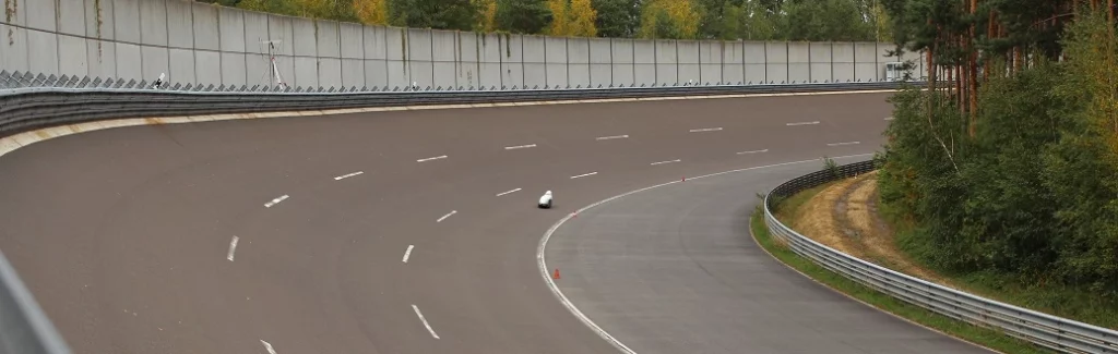 Nici Walde racing in the velomobile miniDF at the DEKRA oval