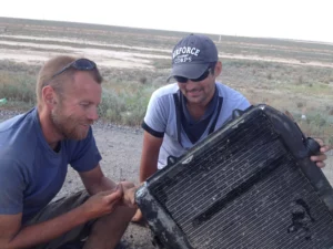 With the help of our epoxy glue we repair the radiator