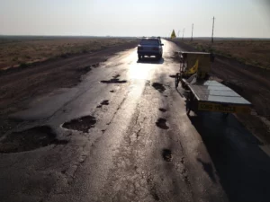 Kazakhstan greets us with dozens of kilometres of roads full of potholes and our speed drops to a few kilometres per hour. And we still have 2,500 km / 1,550 miles to go through this country.