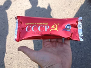Ice pop with the inscription USSR. It was only thanks to comments on Facebook that we noticed it was already a month after the expiration date. But no one was hurt.