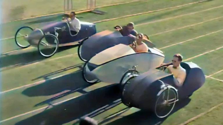 historical photo of four velomobiles standing at the oval ready to race