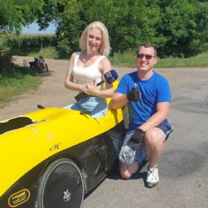 Jascha and a reporter lady in Ukraine