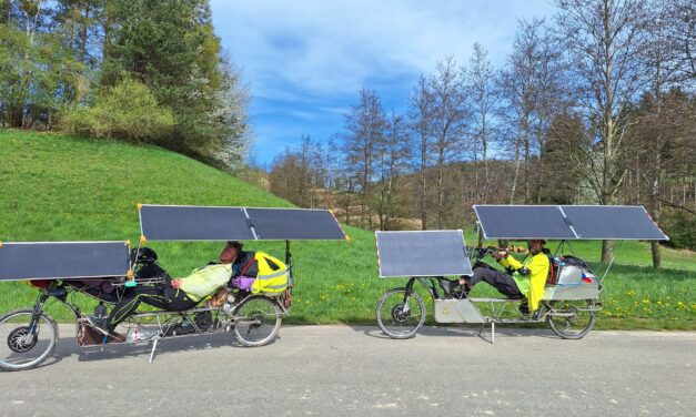 Sun Trip 2024: Destination Sahara – almost only recumbents participate in the race of solar bikes