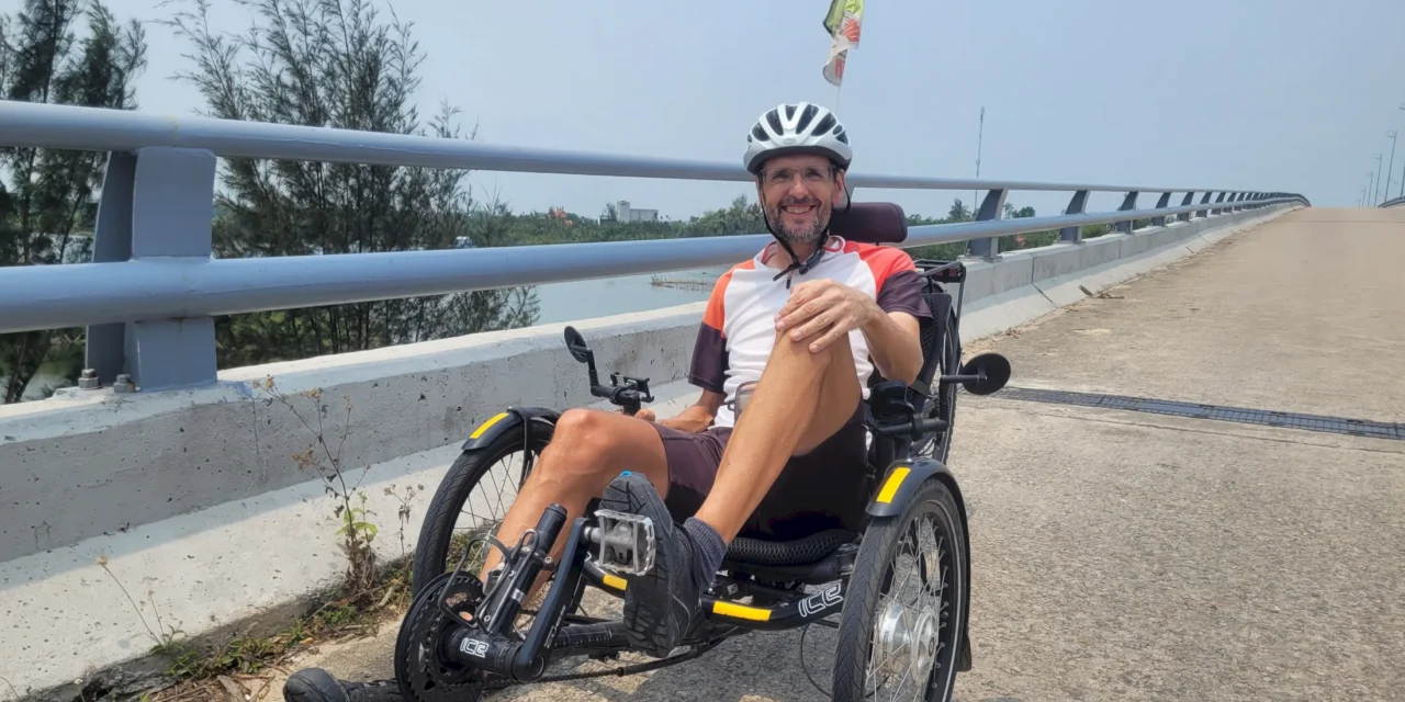 Three Wheels and Six Strings, Henk Wanders the World